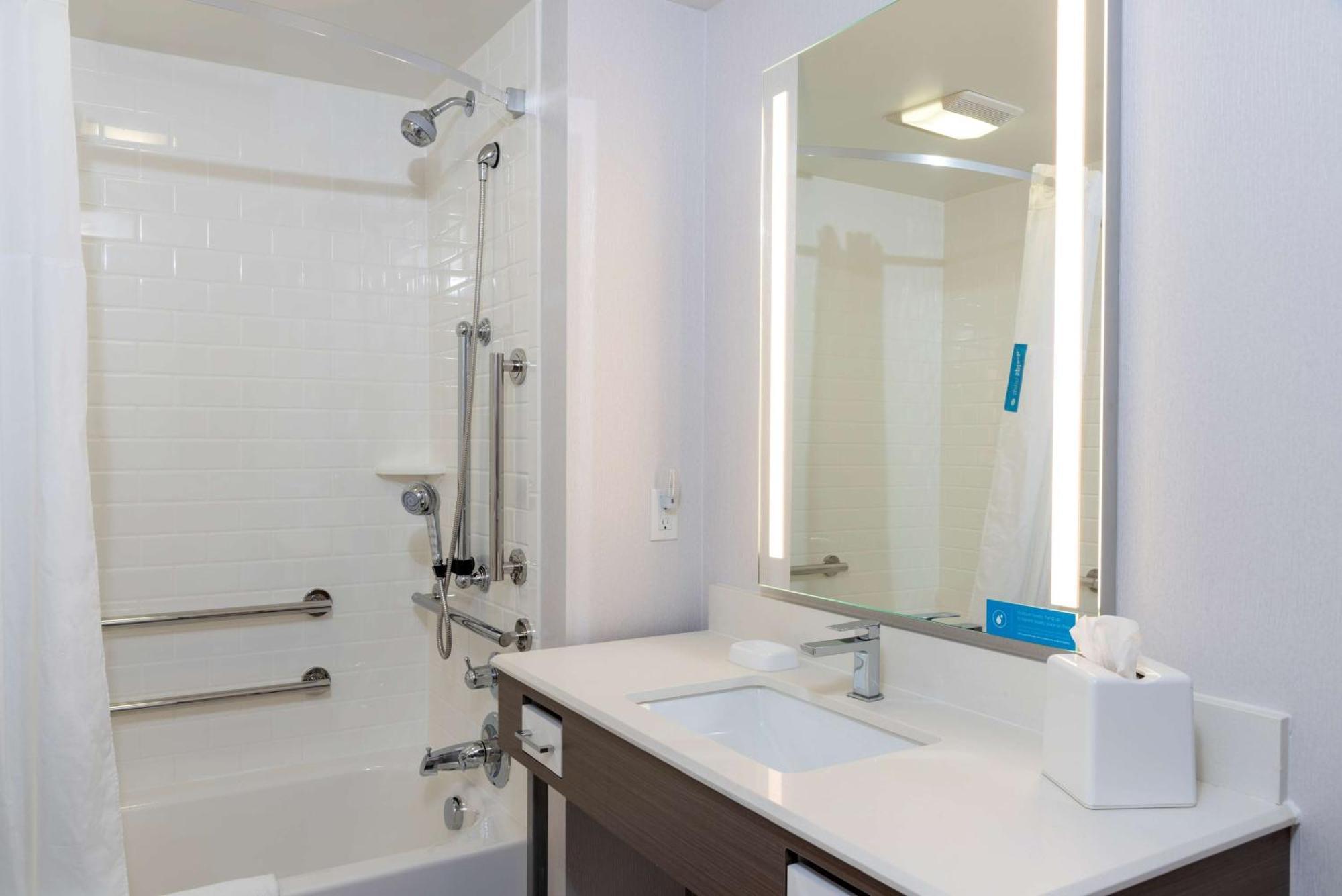 Hampton Inn Holland Ngoại thất bức ảnh